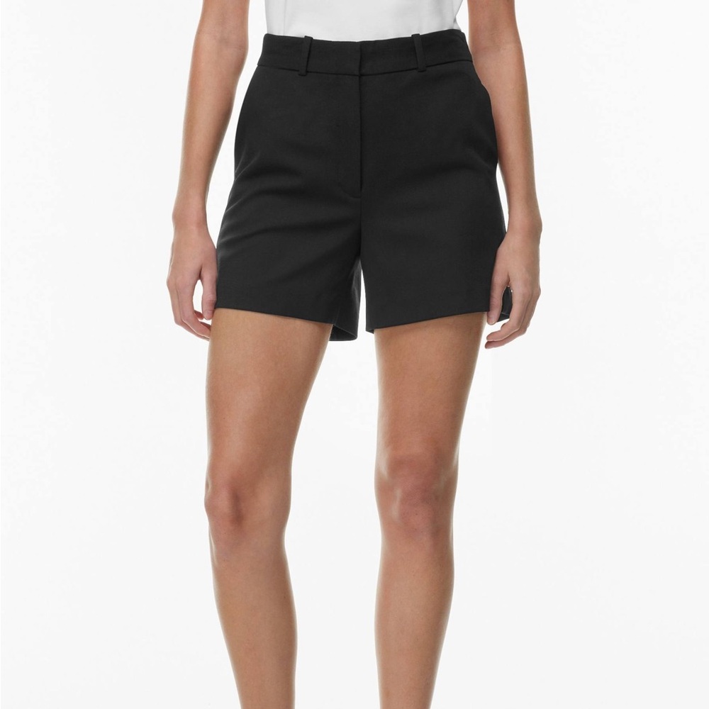 Aritzia Babaton Agency Mid-Thigh Short in Black